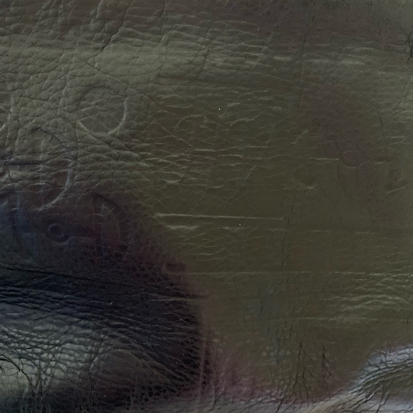 Woman’s black leather shoulder bag by Due Fratelli - Picture 3 of 10